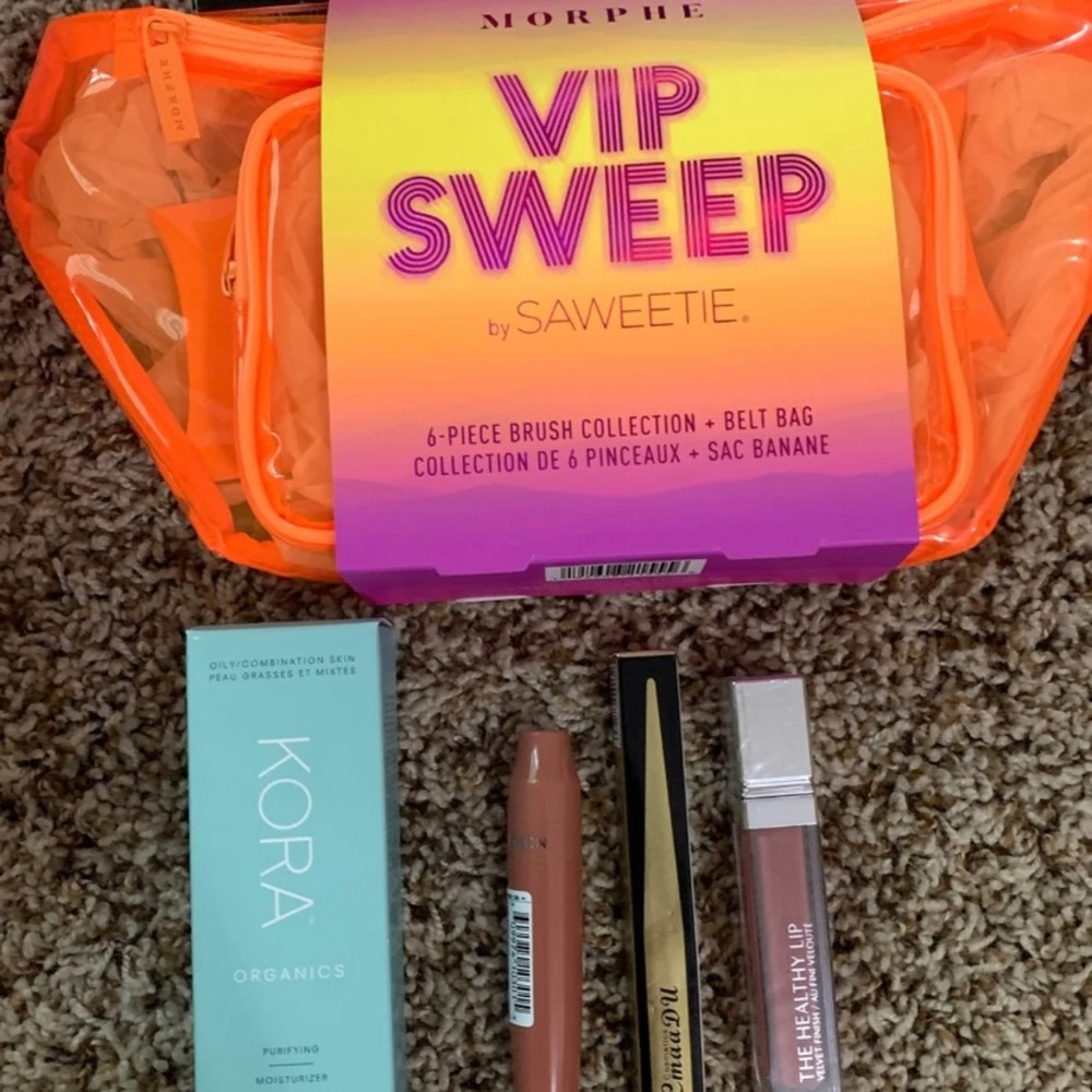 Makeup bundle - Picture 5 of 6